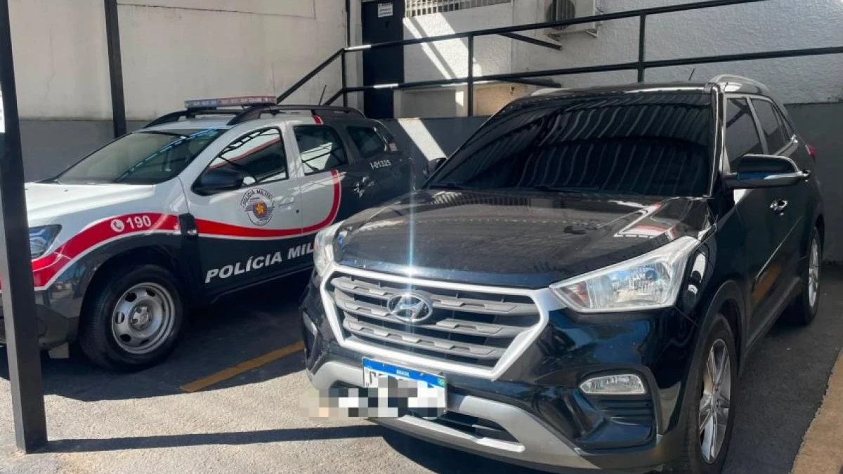Homem é preso com carro roubado e adulterado em São José