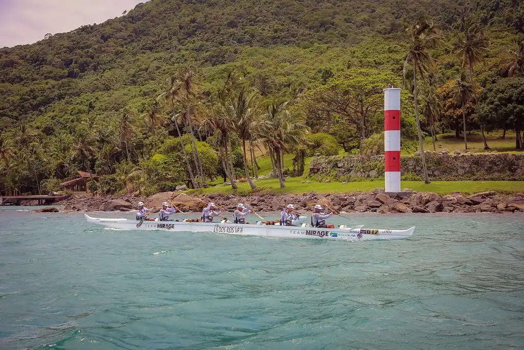 VIBE Aloha 2026 reúne remadores para desafio de 90 km em Ilhabela 