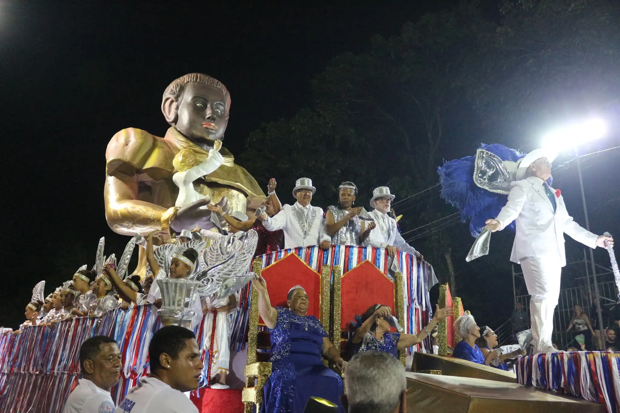 Guaratinguetá divulga Carnaval 2026 e abre venda de ingressos para os desfiles 