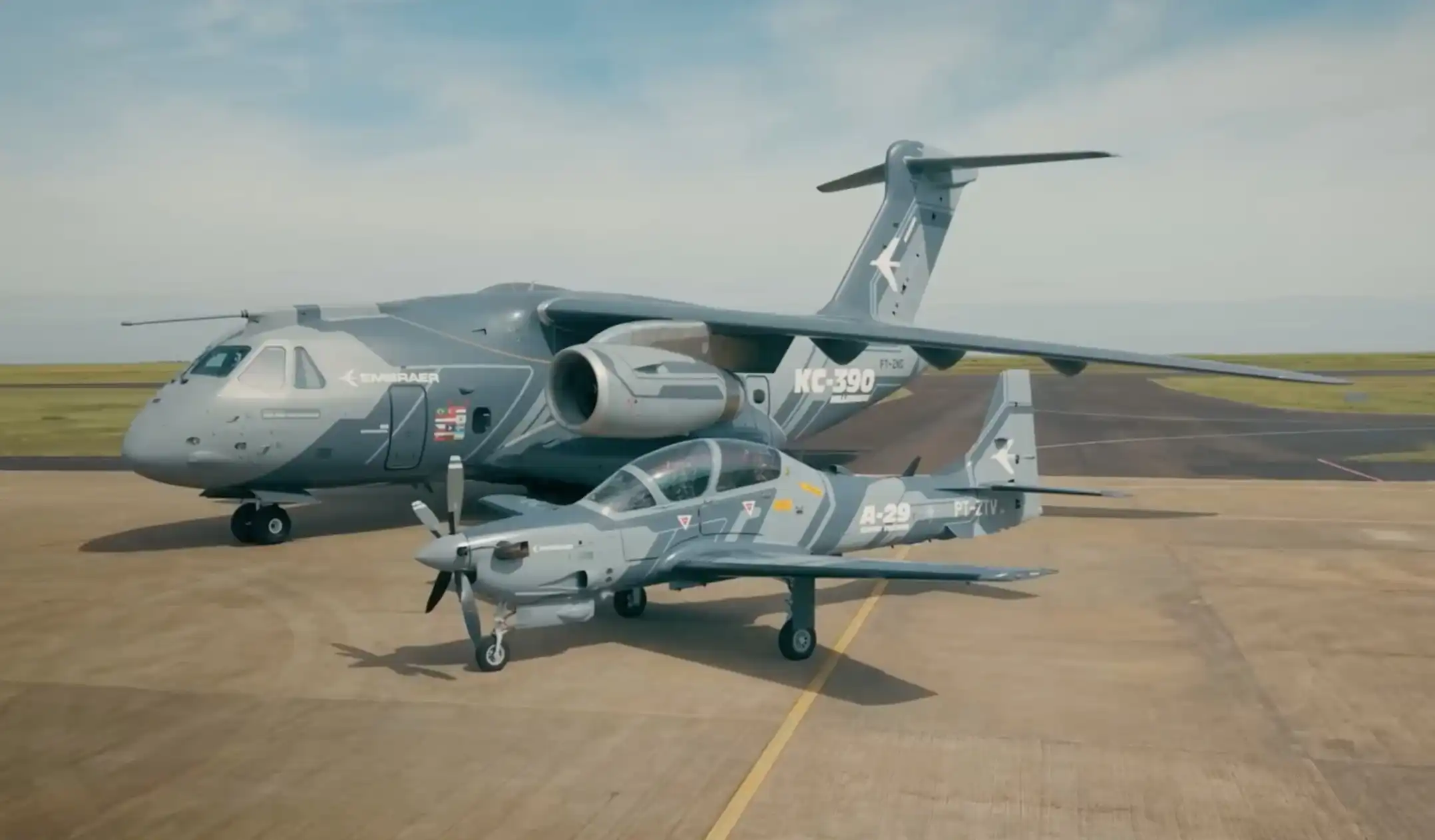 Embraer revela nova identidade visual da aeronave A-29 Super Tucano