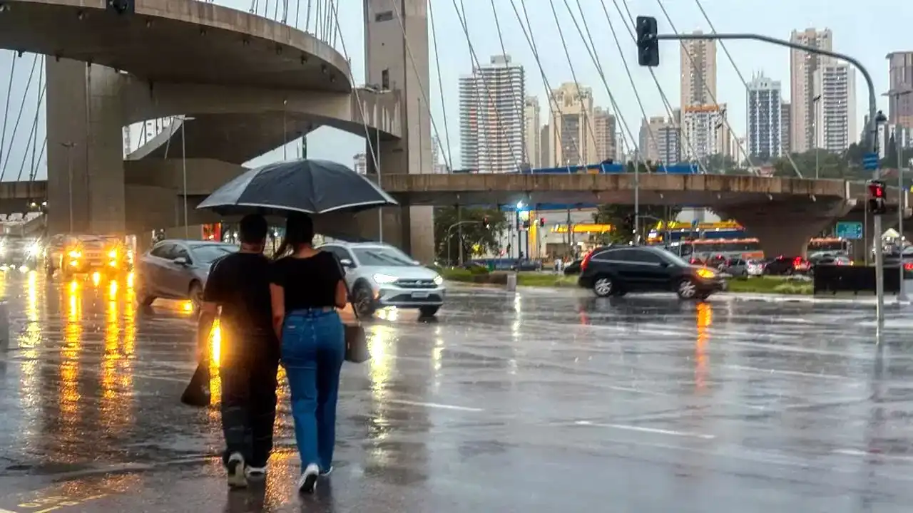 Frio e chuvas continuam, mas fim de semana promete mudanças na região