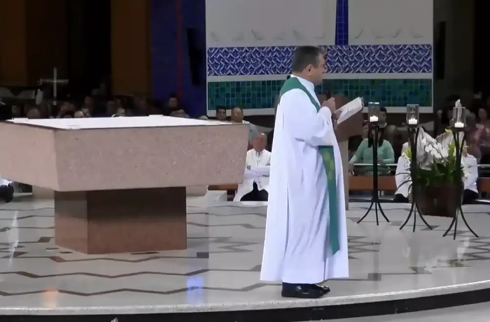 Padre do Santuário de Aparecida critica caminhada liderada por Nikolas Ferreira