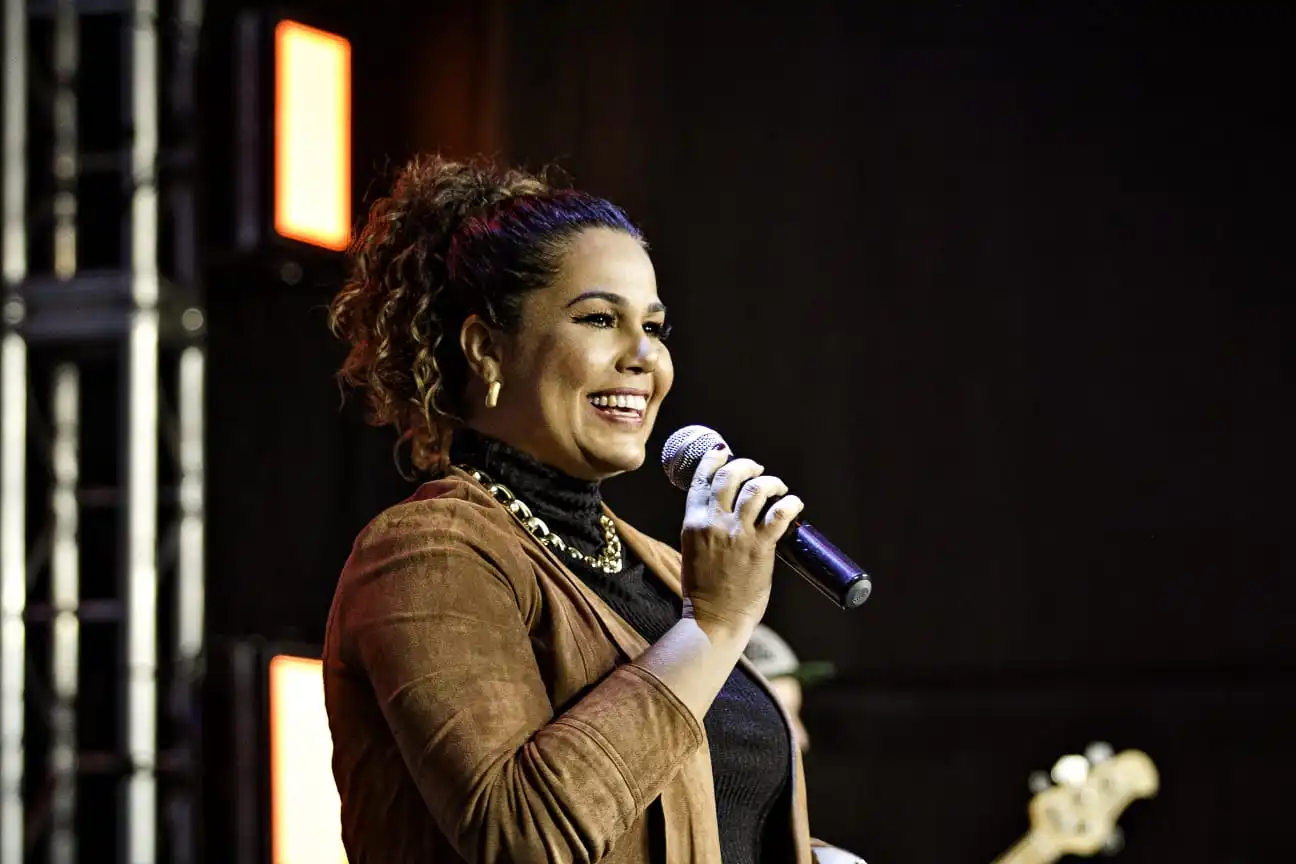 Cantora católica Eliana Ribeiro promove congresso para mulheres em São José dos Campos