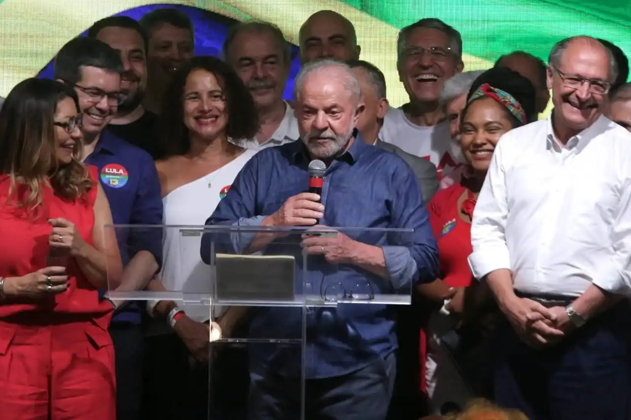 “Nenhuma mulher quer namorar um ajudante geral”, fala de Lula repercute