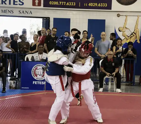 Atletas de Ilhabela brilham no Campeonato Paulista de Taekwondo com conquista de sete medalhas