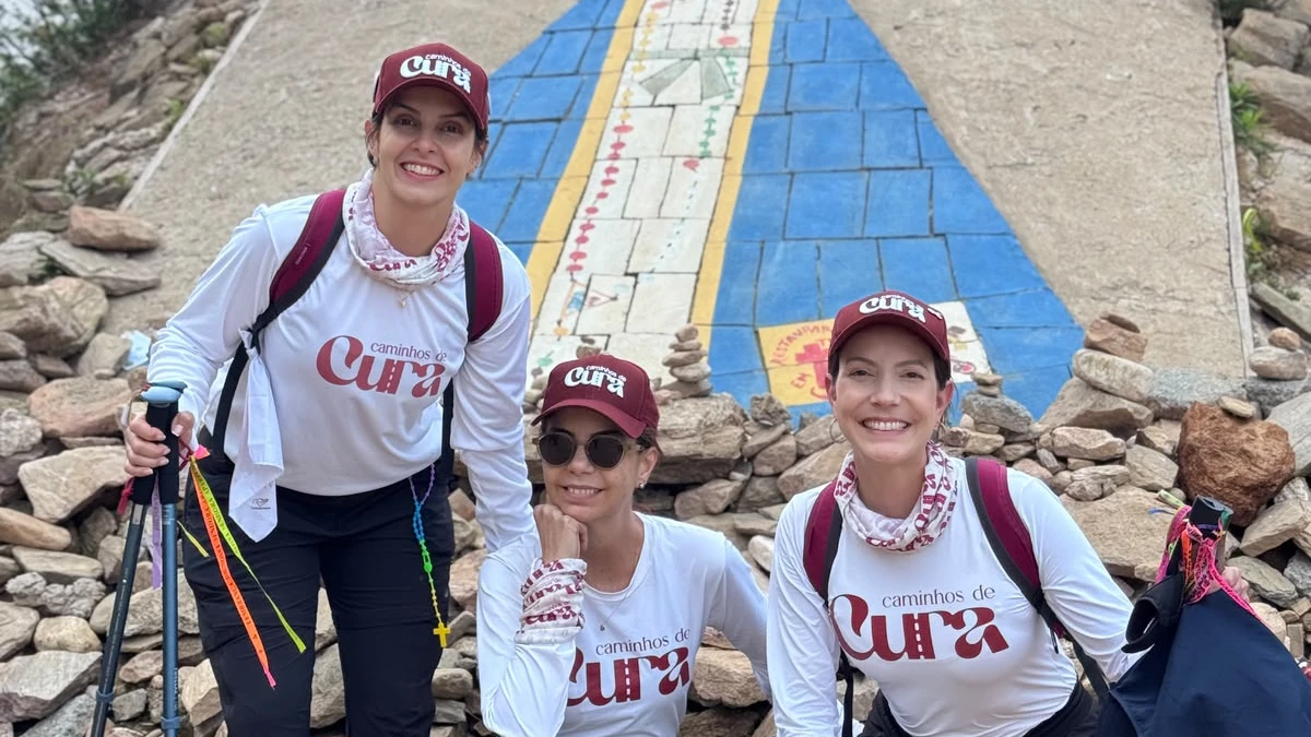 Mulheres que enfrentam ou já venceram o câncer de mama percorrem 120 km até Aparecida