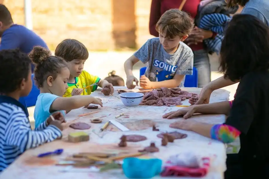 Atração que oferece arte e cultura para a família acontece neste domingo na Vila Adyana