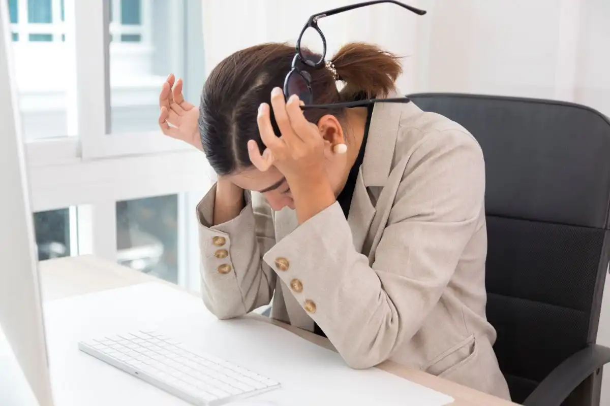 Empresas serão obrigadas a terem programas de saúde mental a partir de terça (26)