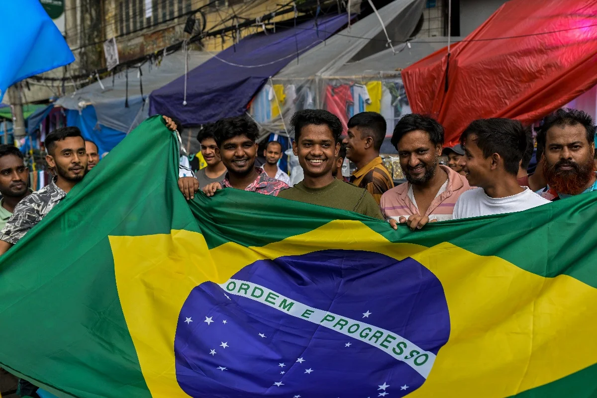 No sul da Ásia, população de Bangladesh torce pela Seleção Brasileira