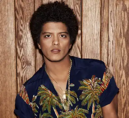 Bruno Mars anuncia retorno para o Brasil com shows em três cidades  