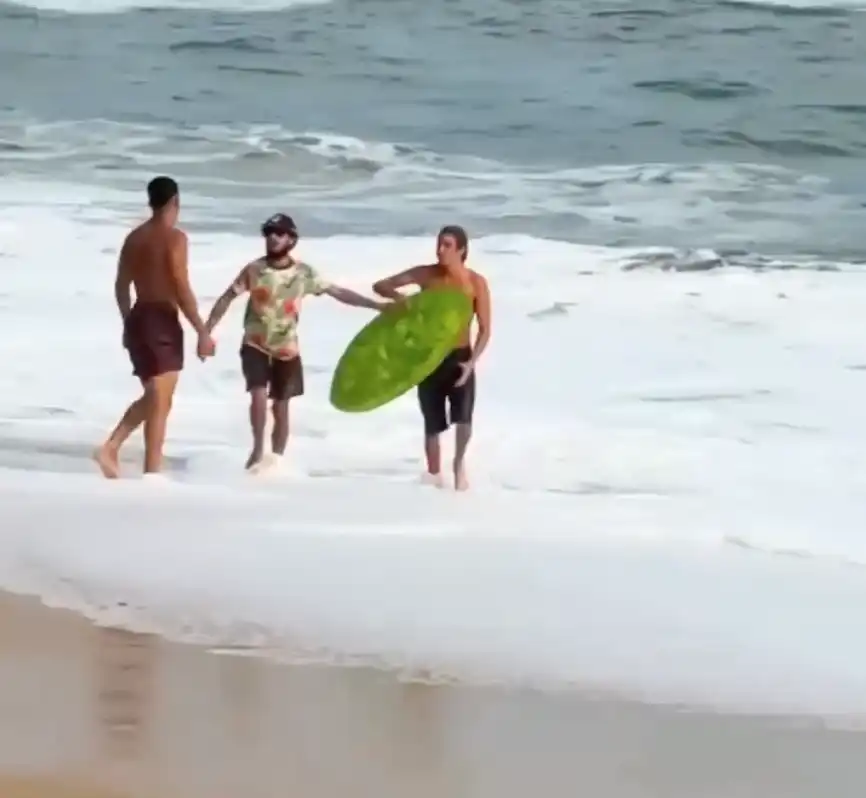 Campeão mundial de Ubatuba salva turista de afogamento na Praia da Sununga