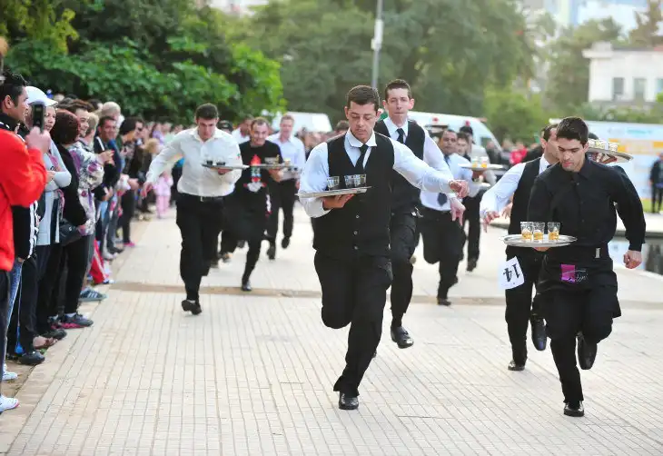 Vem ai a 9ª corrida do garçom e garçonete