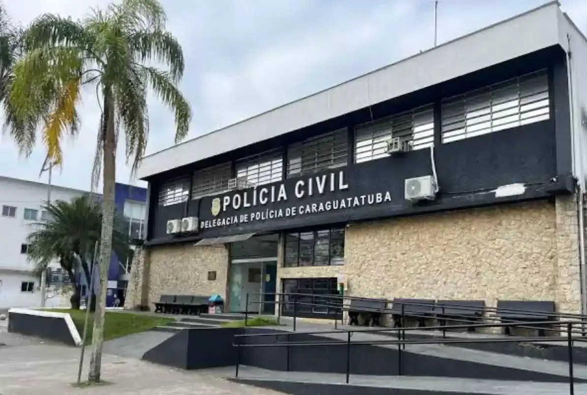 Homem é morto a tiros na frente da filha de 6 anos após chegar em casa em Caraguatatuba
