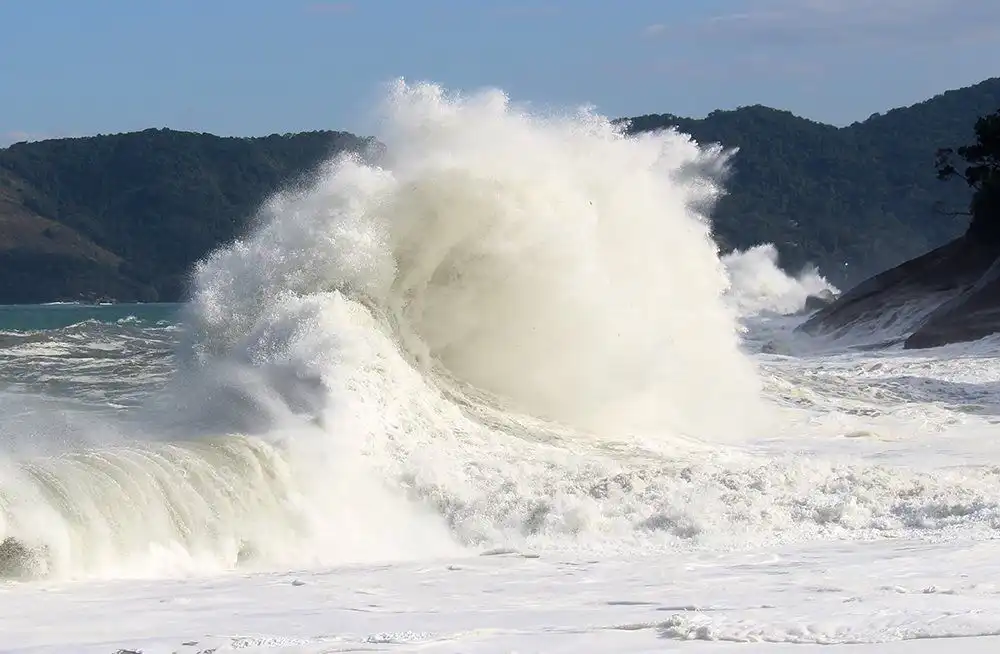 Até sábado, cidade está em alerta para ressaca com ondas de até 3 metros