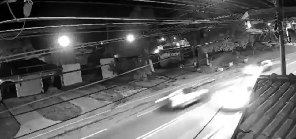 Carro invade pista contrária, provoca colisão e deixa sete feridos em Jacareí
