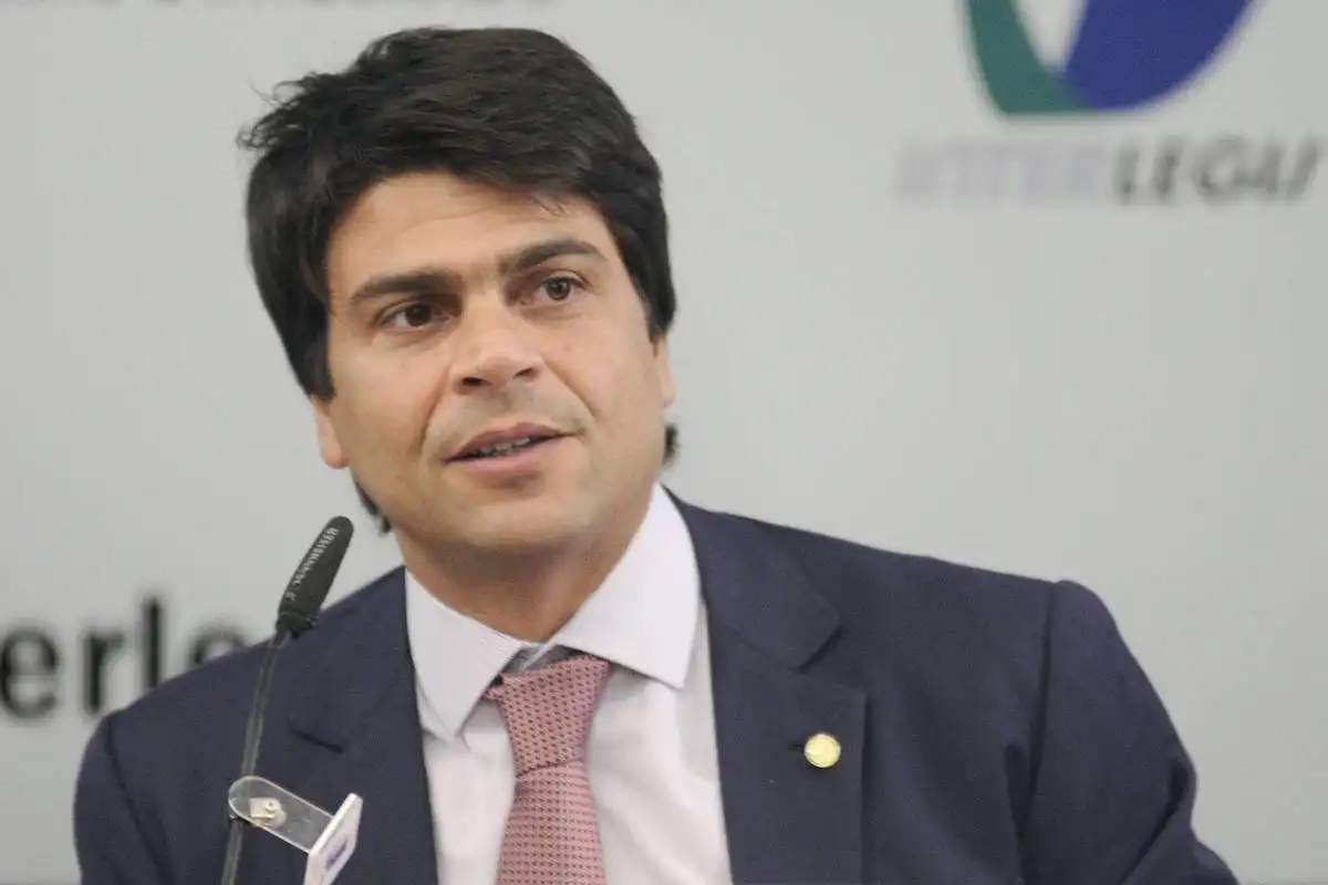 Projeto de reforma propõe acabar com supersalários e privilégios de juízes