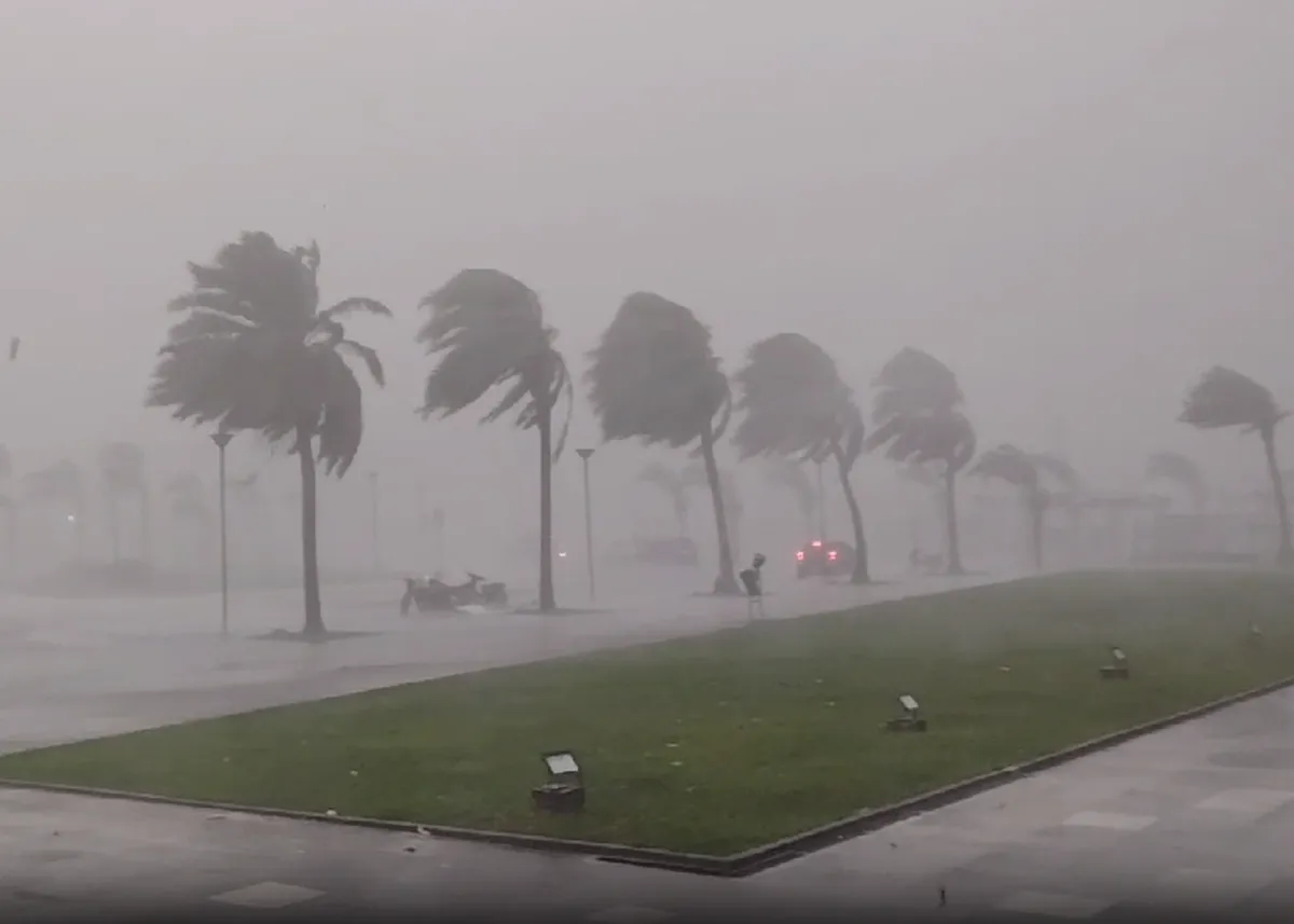 Alerta de tempestade com ventos de até 100 km/h e granizo é emitido para o Vale do Paraíba