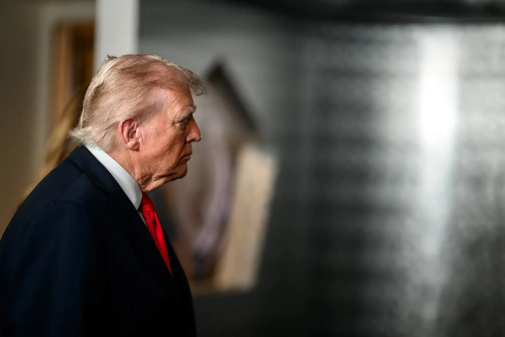 Trump sugere revisão de licenças de emissoras críticas ao seu governo