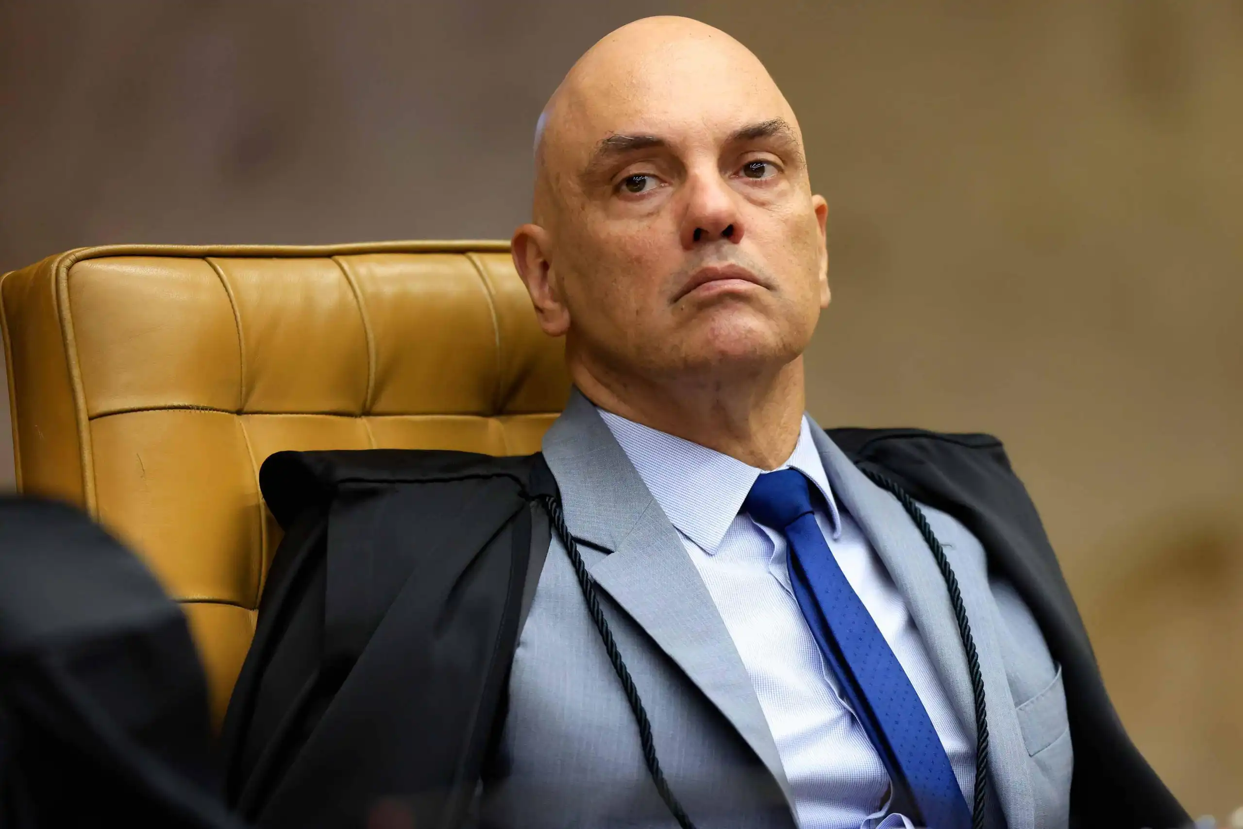 Alexandre de Moraes proíbe manifestações em Brasília neste domingo (25)