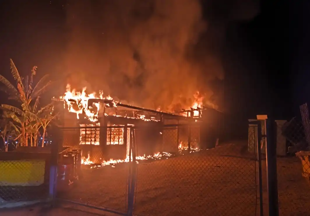 Incêndio atinge PEV no bairro Santa Júlia em São José