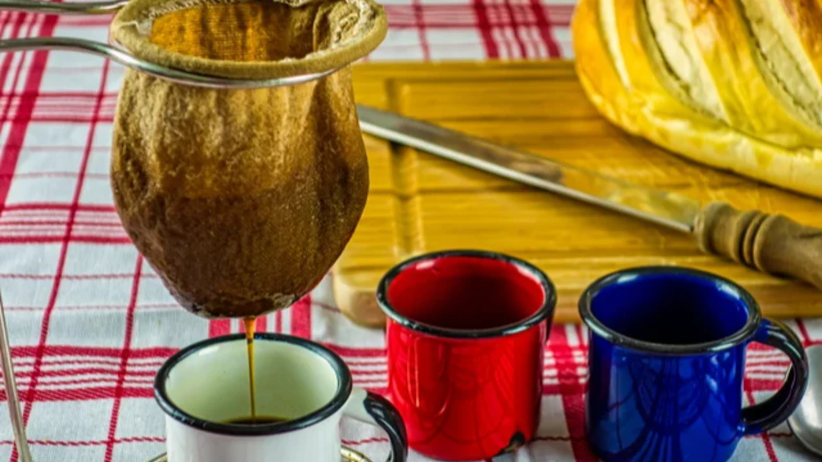 Estudo aponta que até 5 xícaras de café por dia podem "proteger" o coração