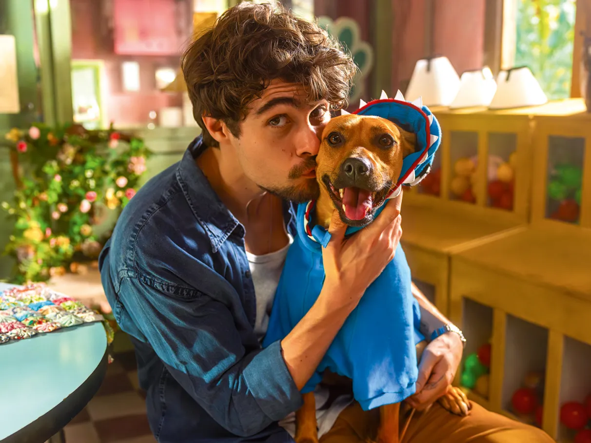 Filme “Caramelo”, da Netflix, aumenta buscas sobre adoção de animais no Brasil