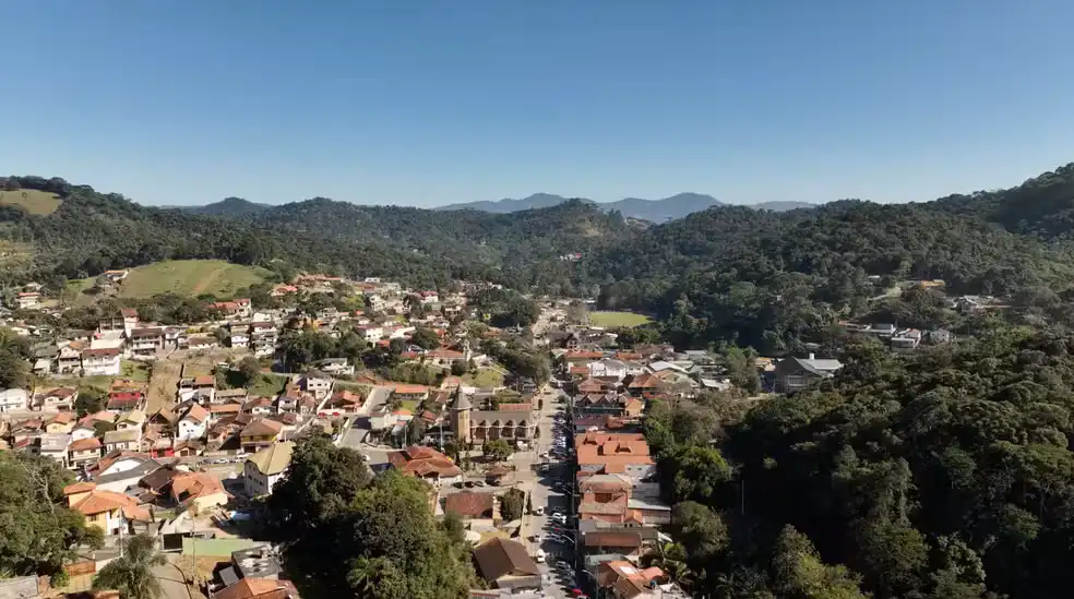 Servidora é presa suspeita de desviar R$ 6 milhões da Prefeitura de Santo Antônio do Pinhal 