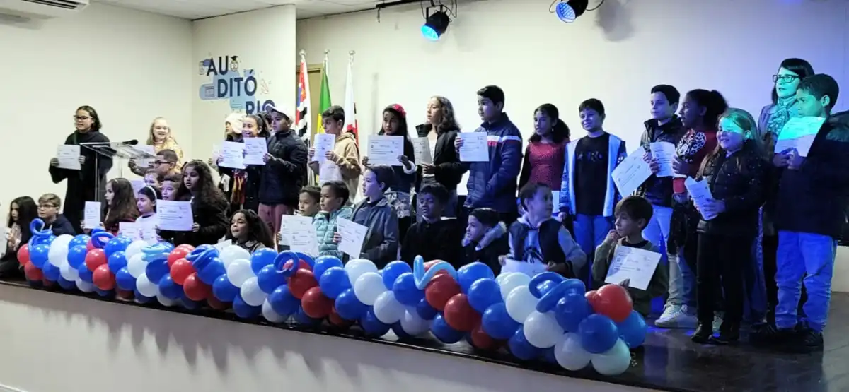 Secretaria de Educação de Jacareí forma novas turmas do curso de inglês