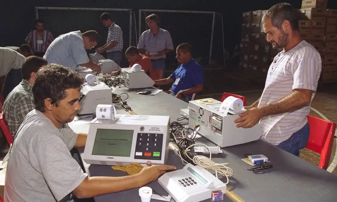30 anos da urna eletrônica: equipamento "nasceu" em São José dos Campos