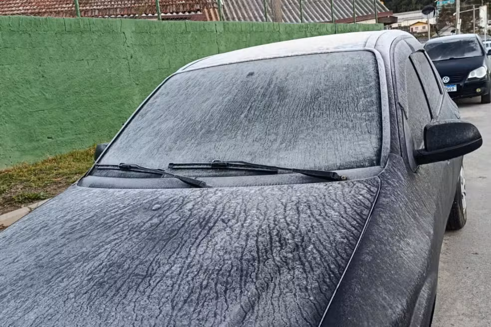 Campos do Jordão registra menor temperatura do Estado de São Paulo e amanhece coberta por geada