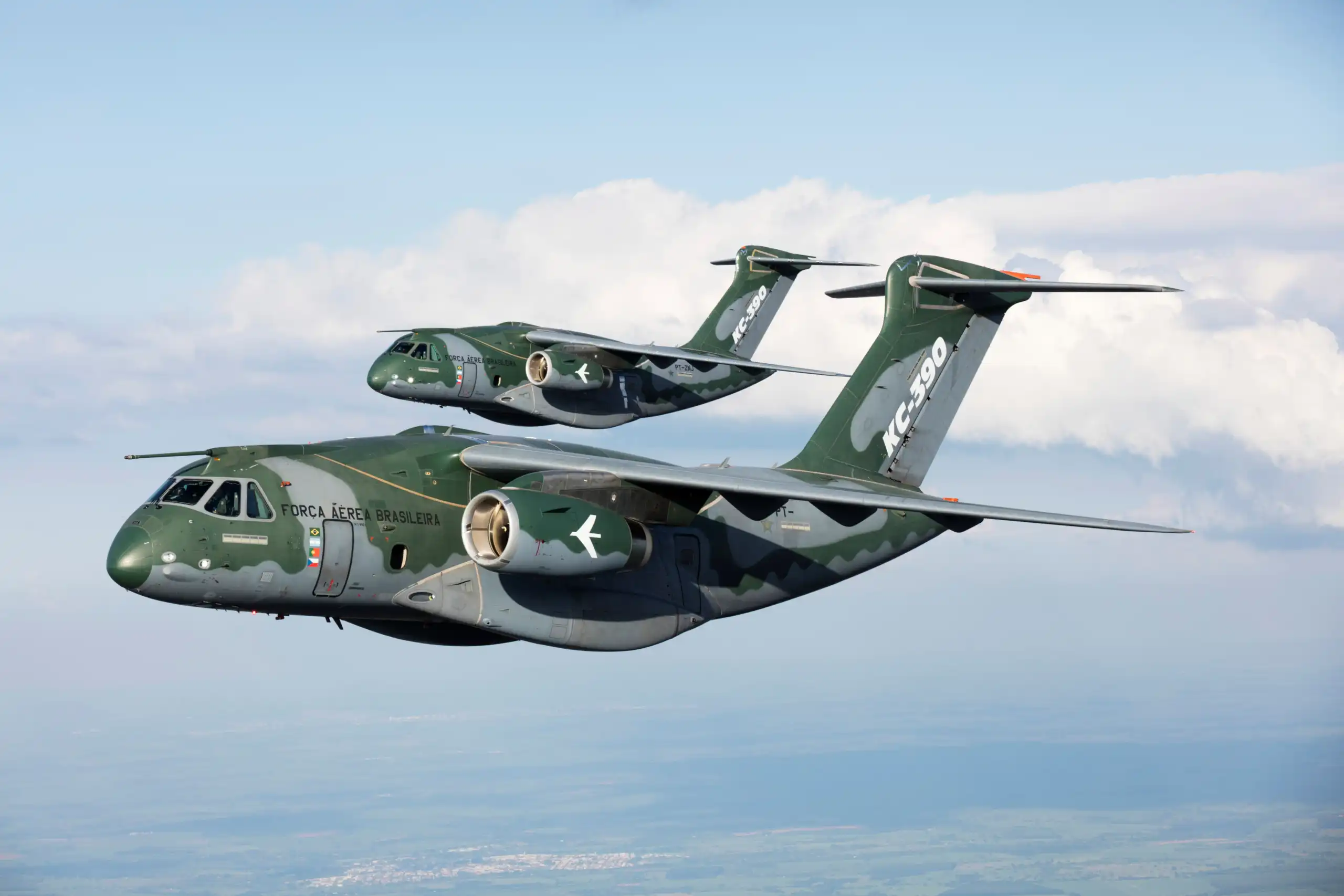 Embraer e FAB assina novo contrato de serviços de apoio da frota do KC-390