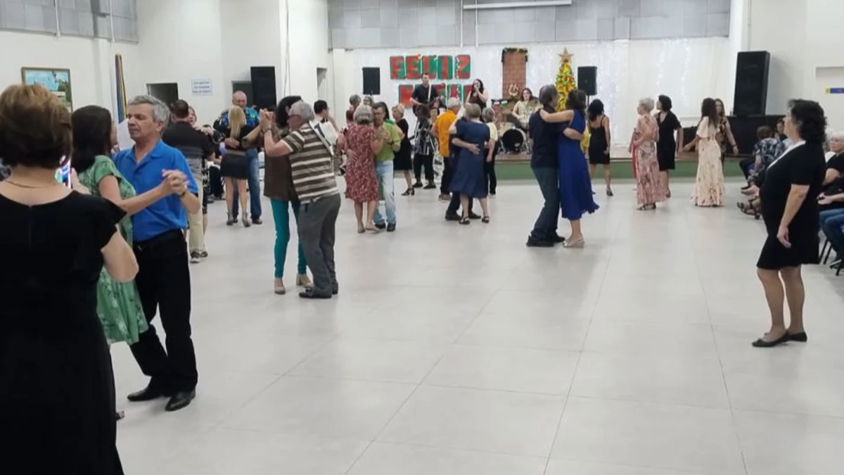 Bailão dos Idosos é atração gratuita nesta sexta (24) em Santana em São José