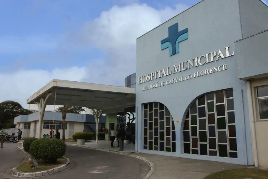 Prefeito nega atraso e explica parcelamento de salários de médicos