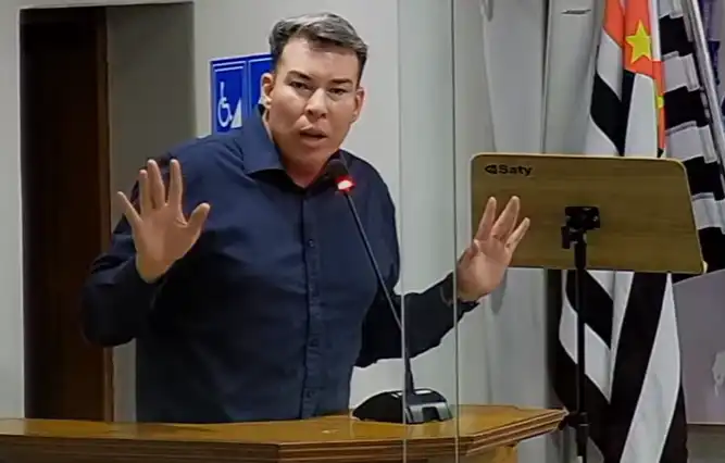 “Não vou renunciar” Presidente da Câmara de Caçapava reage a protestos durante sessão