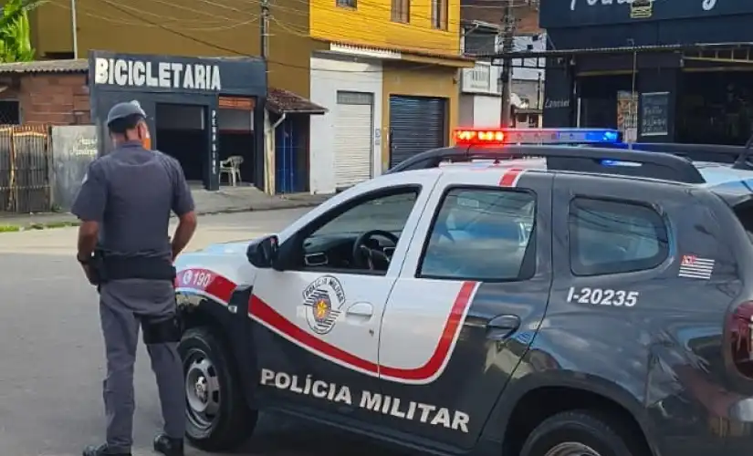 Homem descumpre medida protetiva, invade casa da ex-companheira e agride mulher, filhos e bebê em Caraguatatuba