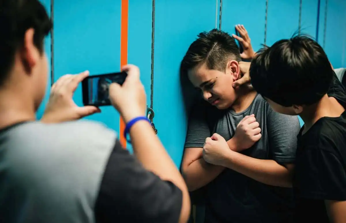 ONG do Vale do Paraíba lança cartilha para reduzir abandono escolar causado por discriminação e bullying