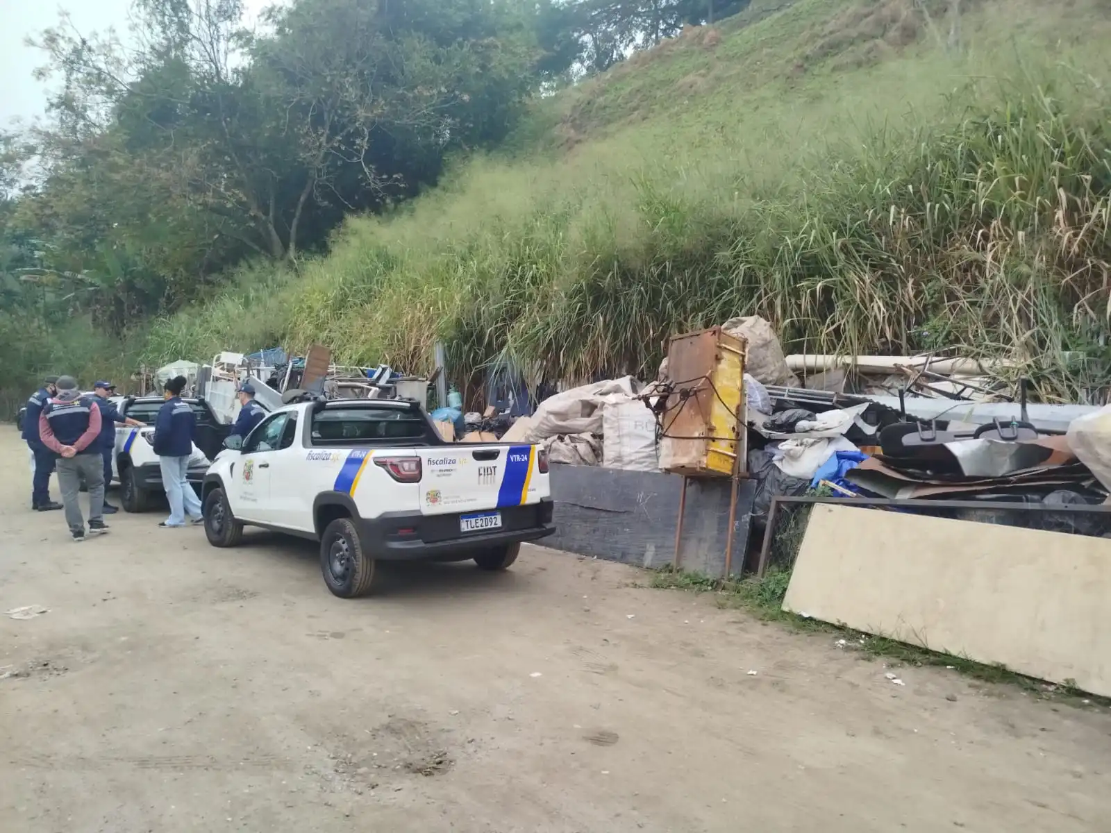 Polícia encontra depósito irregular de sucata durante operação no Banhado em São José