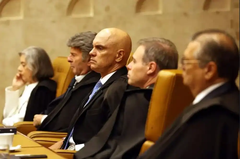 STF decide que juiz punido por falta grave deve perder o cargo e o salário