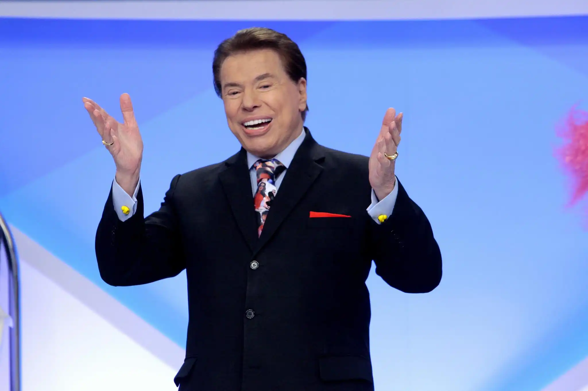 Tarcísio sanciona projeto que homenageia Silvio Santos na Rodovia Anhanguera