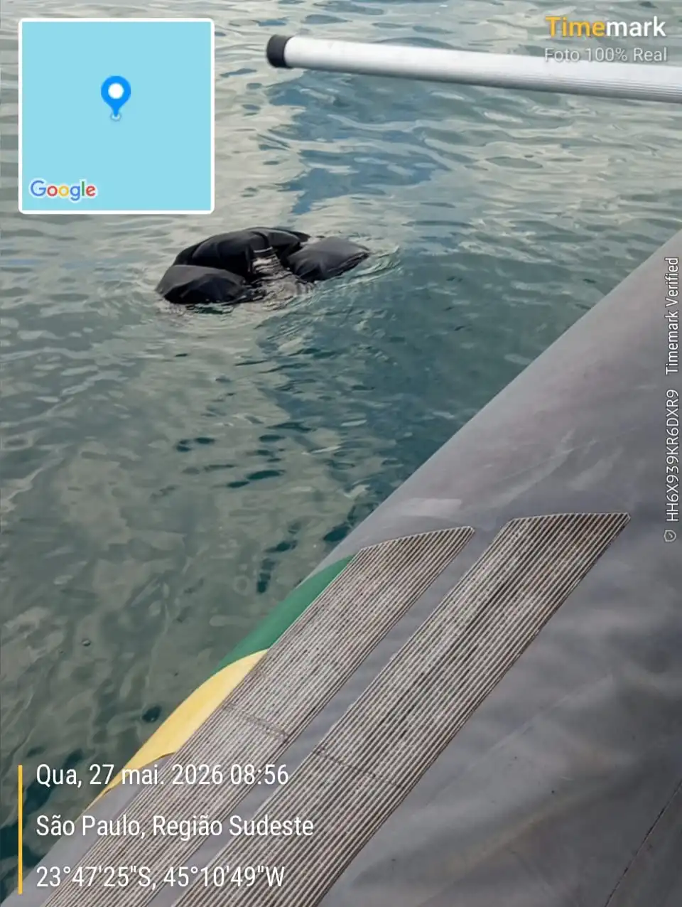 Marinha encontra colete salva-vidas no mar durante buscas por homem que desapareceu em Ilhabela