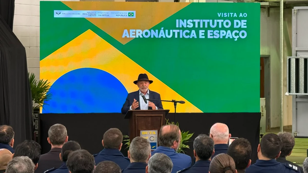 "Não queremos guerra, queremos um país altamente preparado para defender a soberania”, disse Lula em SJCampos