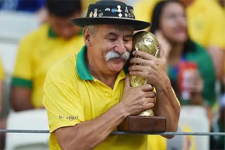 Fox Sports pagará R$ 246 mil para torcedor que assistir todos os 104 jogos da Copa