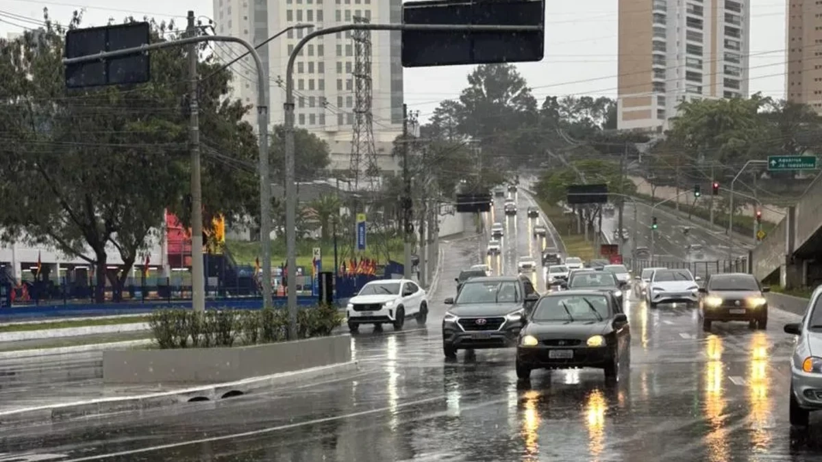 Primavera começa com manhã chuvosa e previsão de calor e temporais no Vale do Paraíba