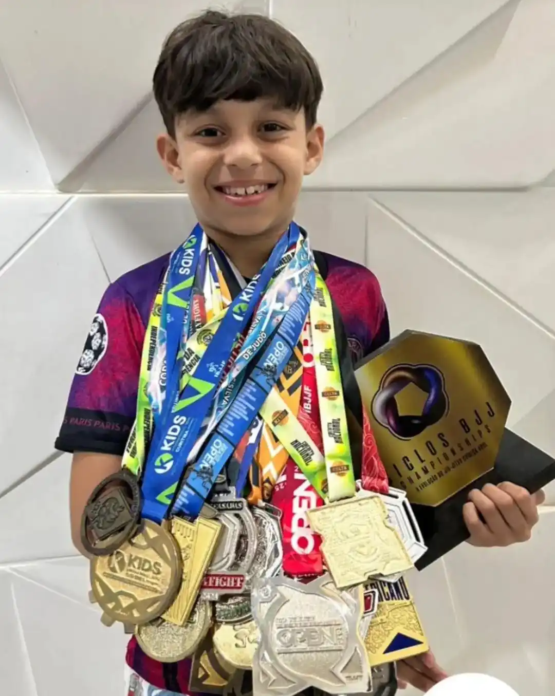 Joseense de 9 anos embarca para a Irlanda para representar o Brasil em torneio europeu de jiu-jitsu