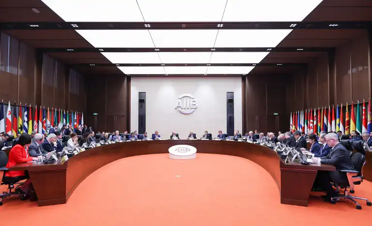 Fávaro destaca programa de recuperação de áreas degradadas em reunião com bancos asiáticos