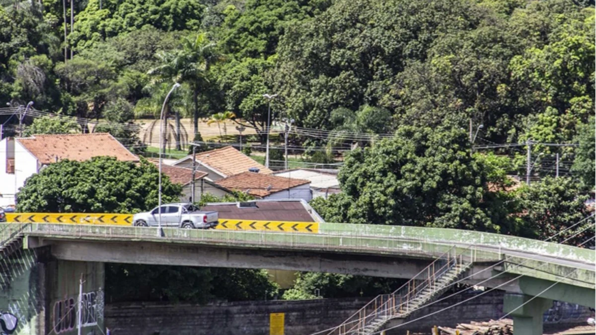 Motociclista colombiano morre após cair do Viaduto Torto em Taubaté