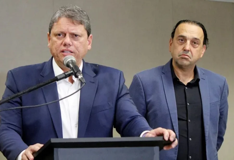 Tarcísio encerra entrevista sem responder sobre investigação de Felicio