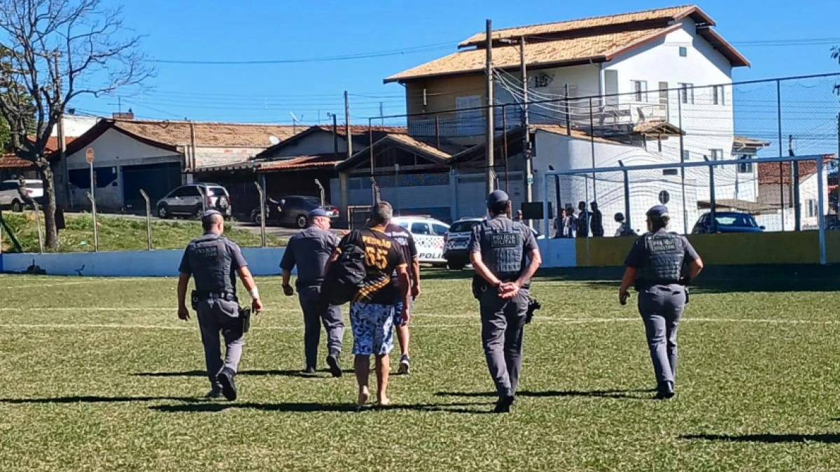 Árbitro é preso por injúria racial e ameaça durante jogo em Taubaté
