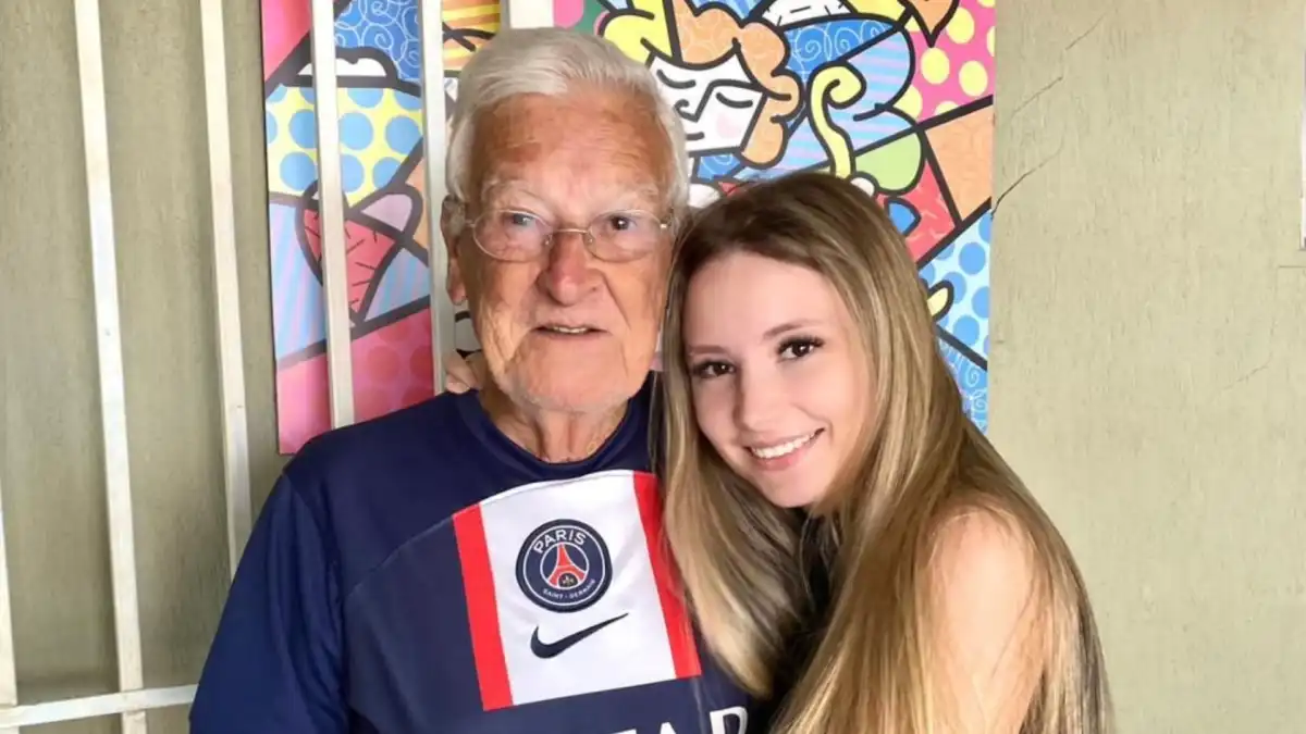 Jovem joseense diverte web com mensagens do avô de 85 anos