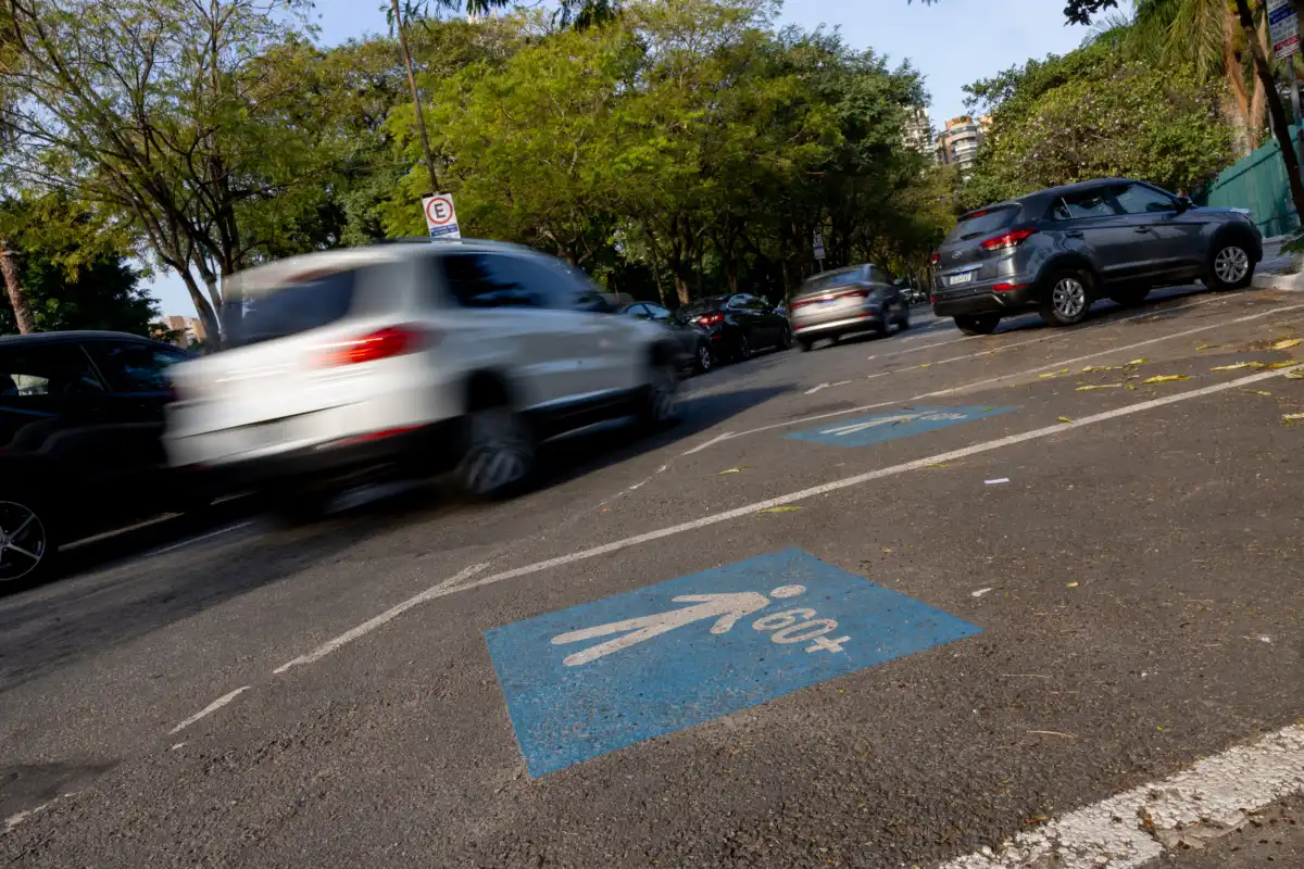Aprovada na Alesp, Lei estadual que garante vagas em estacionamentos para idosos completa 20 anos